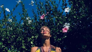 Grazi Massafera faz meditação cercada por flores e faz reflexão sobre o coração - Foto/Instagram