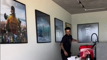 Ítalo Ferreira faz tour de skate em sua casa no litoral - Foto: Reprodução / Instagram
