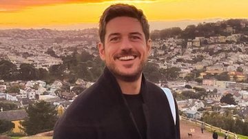 Marco Pigossi esbanja lindo sorriso enquanto curte pôr do sol encantador - Reprodução/Instagram