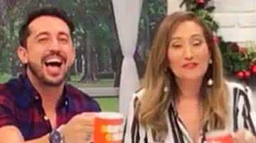Thiago Rocha e Sonia Abrão - Foto: Reprodução / RedeTV!