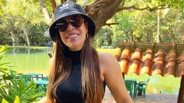 Naiara Azevedo apareceu internada em um hospital após dores no estômago - Reprodução: Instagram