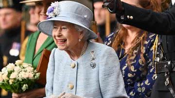 A Rainha Elizabeth II estava sorridente em cerimônia na Escócia - Foto: Getty Images