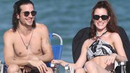 Fiuk aproveita dia ensolarado na praia na companhia da namorada - Dilson Silva/AgNews