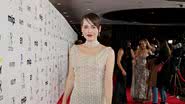 Leticia Colin usa vestido perolado para Emmy Internacional - Foto: Luiz Ribeiro