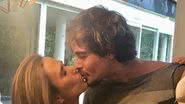 Tata Werneck e Rafael Vitti surgiram se beijando em foto publicada pela apresentadora - Reprodução: Instagram