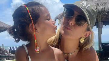 Ticiane Pinheiro curte dia na praia com Manuella - Reprodução/Instagram
