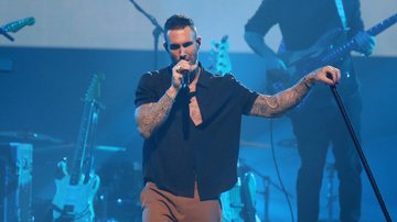 Adam Levine canta para a esposa em primeiro show após polêmicas de traição - Getty Images