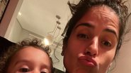Camilla Camargo posta foto fazendo biquinho com os filhos - Reprodução/Instagram