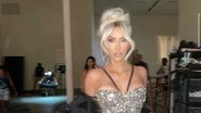 Kim Kardashian surgiu elegante com look brilhante - Reprodução: Instagram