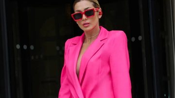 Lívia Andrade arrasa com look pink em Paris - Reprodução/Instagram