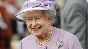 Rainha Elizabeth II deve ser enterrada apenas com aliança de casamento e brincos de pérola - Getty Images