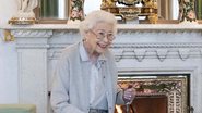 Rainha Elizabeth II em uma de suas últimas fotos divulgadas. Aqui, ela estava aguardando a primeira-ministra Liz Truss no Castelo de Balmoral para um encontro oficial no dia 6 de setembro de 2022 - Foto: Getty Images