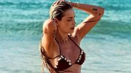 Yasmin Brunet exibe curvas esculturais ao usar biquíni mínimo em praia paradisíaca - Reprodução/Instagram