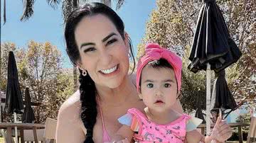 Fabiola Gadelha curte dia na piscina com a filha - Reprodução/Instagram