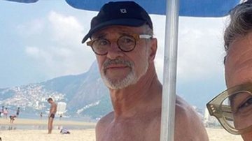 Marcos Caruso curte dia na praia com Marcos Paiva - Foto: Reprodução / Instagram
