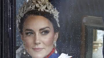 Kate Middleton fez referência a coroação da Rainha Elizabeth II com seu chapeú na coroação do Rei Charles III - Foto: Getty Images