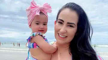 Fabiola Gadelha exibe barriga negativa em dia de praia com a filha - Reprodução/Instagram