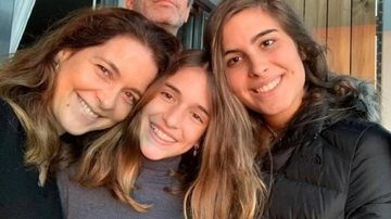 A atriz Cláudia Abreu e suas filhas - Foto: Reprodução/Instagram