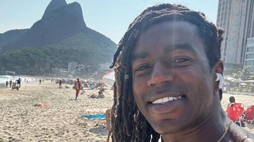 Jonathan Azevedo exibe abdômen sarado em dia de praia - Reprodução/Instagram
