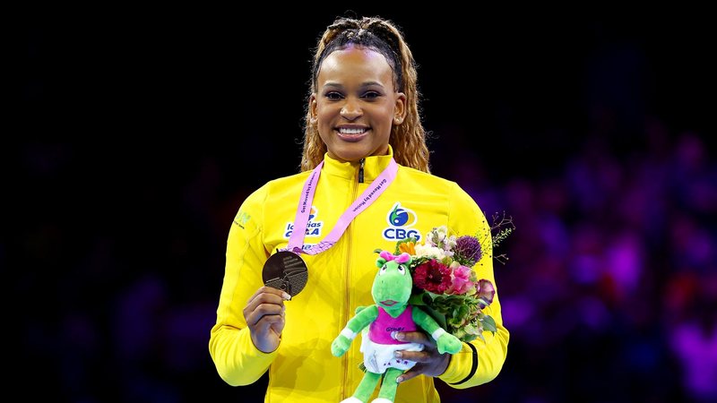 Rebeca Andrade com sua medalha de ouro - Foto: Getty Images