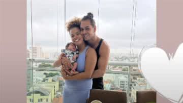 Jeniffer Nascimento celebra o primeiro mês da filha - Foto: Reprodução / Instagram