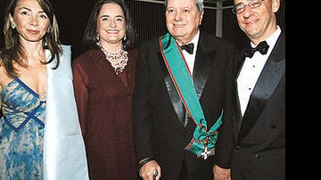 Os anfitriões Elena e Michele Val ensise ladeiam Lúcia e Paulo Tarso Flecha de Lima