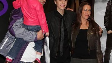 Justin Bieber com a família na estreia de seu filme, 'Never Say Never' - Cityfiles
