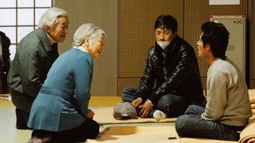 Solidários Akihito e Michiko - REUTERS