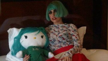 Lady Gaga com sua Hello Kitty personalizada - Rprodução/Twitter