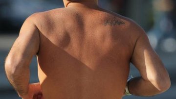 Marcelo Frisoni exibe tatuagem com o nome da mulher, Ana Maria Braga - Gabriel Reis/AgNews