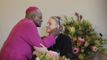 Princesa Charlene e o arcebispo Desmond Tutu - Mike Hutchings/Reuters