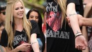 Avril Lavigne exibe nova tatuagem - Getty Images