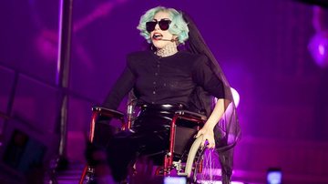 Gaga entra em show de cadeira de rodas - Reuters