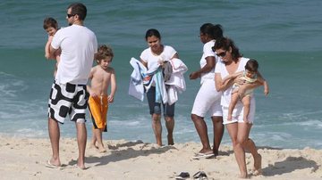 Giovanna Antonelli vai à praia da Barra da Tijuca, no Rio de Janeiro, com a família - AgNews/Dilson Silva