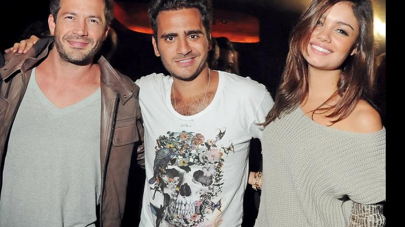 O casal de atores Malvino Salvador e Sophie Charlotte curte a festa de aniversário do estilista Sergio K, em SP.