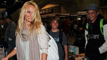 Pamela Anderson e filhos deixando o Brasil - Manuela Scarpa/Photo Rio News