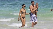 Curtindo férias em Miami, na Flórida, o casal e a filha aproveitam o verão no Hemisfério Norte em dia à beira-mar. - Splash News