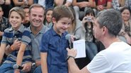 Rubens Barrichello com os filhos e Serginho Groisman - TV Globo/ Zé Paulo