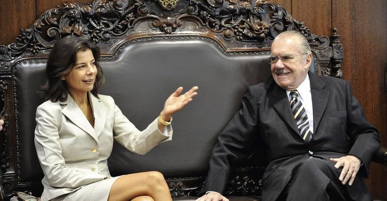 Em Brasília, Maria Alexandra Mascarenhas Vasconcellos é recebida pelo presidente do Senado, José Sarney, em láurea pelos 60 anos do jornal O Dia.