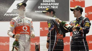 Jenson Button e Mark Webber completam o pódio em Cingapura - Reuters/Tim Chong