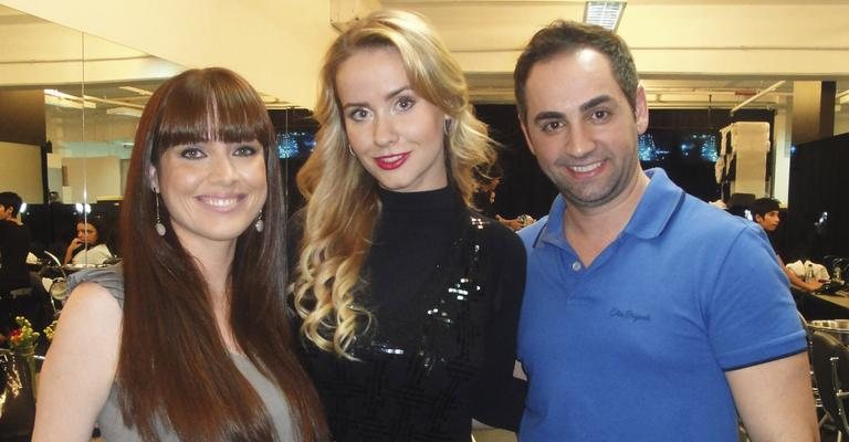 Andrezza Capanema grava com o hair stylist Bruno Di Maglio, com Lola Melnick, para atração da RedeTV!, SP.