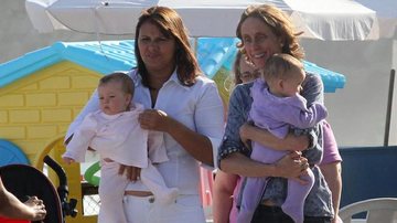 Betty Gofman em passeio com as filhas - Wallace Barbosa/AgNews