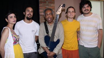 Gilberto Gil canta com grupo Tono no Rio - Alex Palarea / AgNews