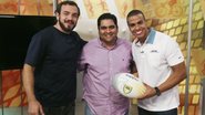Fernando Portugal e Bruno Mendonça visitam a atração de Thiago Oliveira, na TV Gazeta, em São Paulo.
