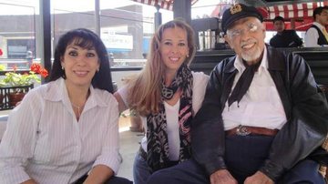 Rubén Aguirre, o 'Professor Girafales', com as filhas Vicky e Vero - Reprodução/Facebook