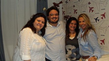 Adriane Galisteu com Regina Zylberman, Rafael Martoni e Luciana Cetrone - Divulgação