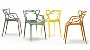 Exemplares da cadeira Masters, da Kartell, com design de Philippe Starck - Divulgação