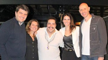 João Pedro Paes Leme com a mulher Flávia, Tiago Abravanel, Lizandra Souto e Tande - Fausto Candelaria / AgNews