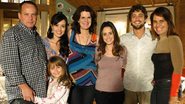 Lícia Manzo visita o elenco de 'A Vida da Gente' - Reprodução / TV Globo
