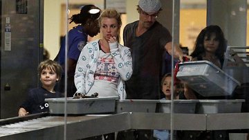 Britney Spears com os filhos e o namorado - The Grosby Group